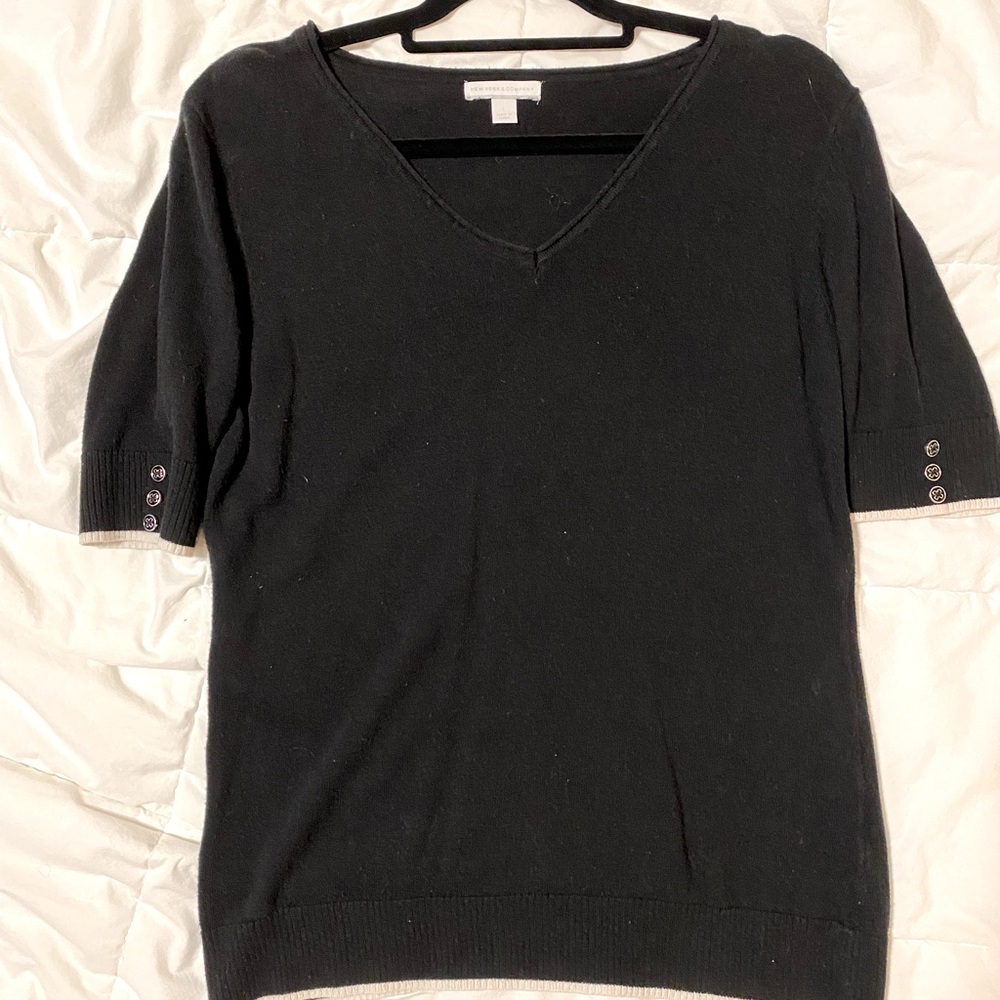 NY&Co short sleeve v-neck sweater blouse